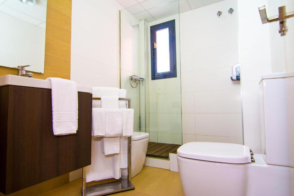 Apartamentos 16:9 Suites Almeria Luaran gambar