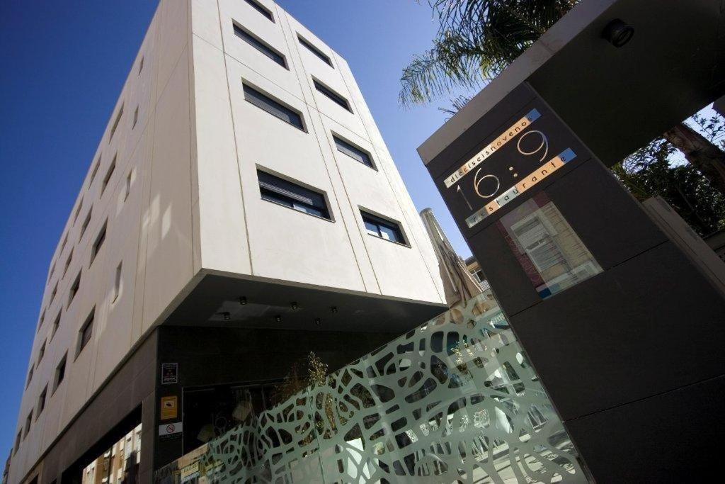 Apartamentos 16:9 Suites Almeria Luaran gambar