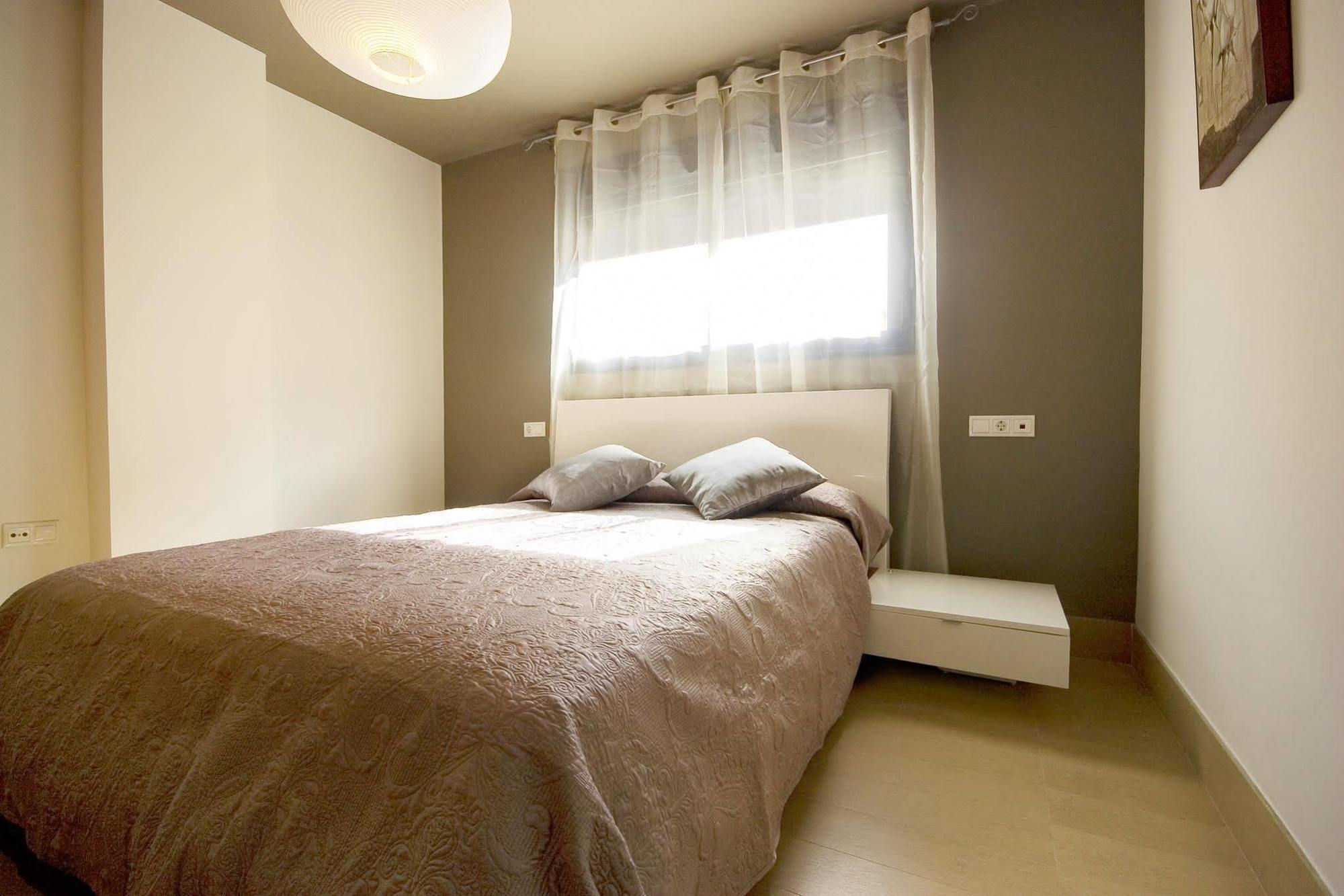 Apartamentos 16:9 Suites Almeria Luaran gambar