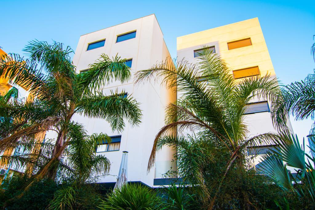 Apartamentos 16:9 Suites Almeria Luaran gambar